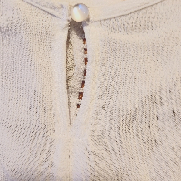 2/$15 Boho crocheted cropped top - Picture 8 of 11